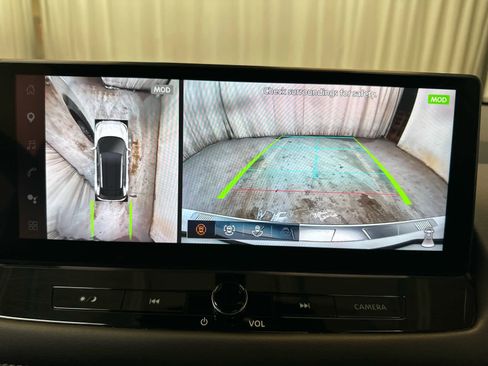 Certified 2025 Nissan Rogue Platinum w/ Tech Package image 15