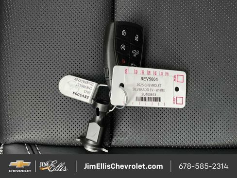 New 2025 Chevrolet Silverado EV LT image 66