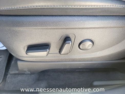 Used 2025 Kia Telluride S AWD/4WD image 16
