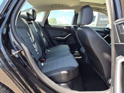 Used 2025 Volkswagen Jetta SE FWD image 20