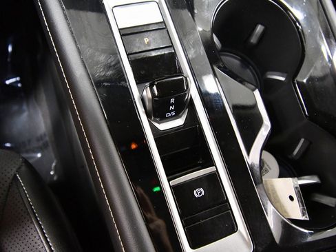 Used 2024 Volkswagen Atlas SE image 27