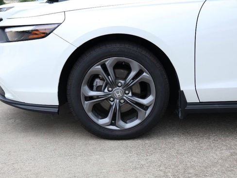 Used 2023 Honda Accord EX image 8