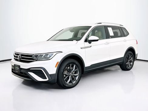Used 2023 Volkswagen Tiguan SE AWD/4WD image 3