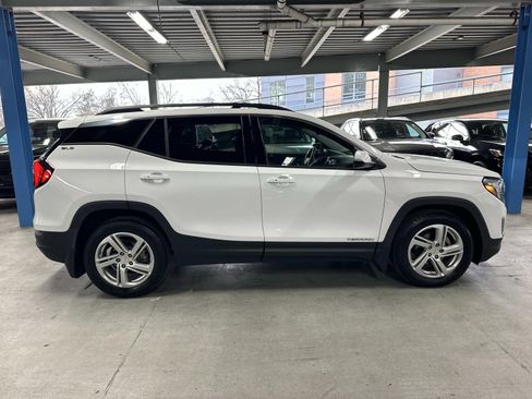 Used 2018 GMC Terrain SLE w/ Driver Convenience Package image 2