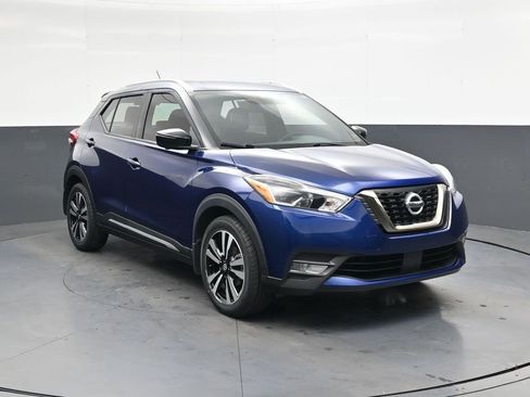Used 2020 Nissan Kicks SR w/ SR Premium Package FWD image 2