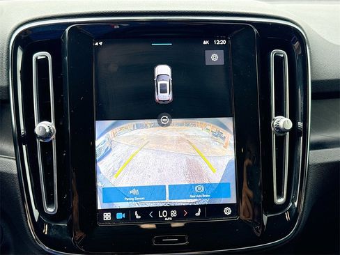Used 2023 Volvo XC40 Recharge Plus image 15