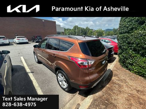 Used 2017 Ford Escape SE w/ Equipment Group 201A AWD/4WD image 12