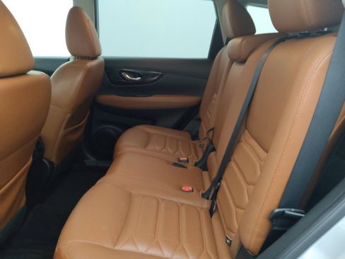 Used 2018 Nissan Rogue SL w/ Premium Package image 18