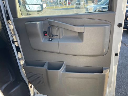 Used 2019 GMC Savana 2500 w/ Enhanced Convenience Package image 33