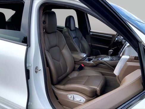 Used 2013 Porsche Cayenne Turbo AWD/4WD image 9