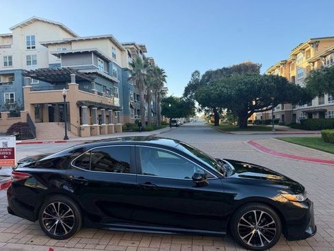 Used 2018 Toyota Camry SE FWD image 15