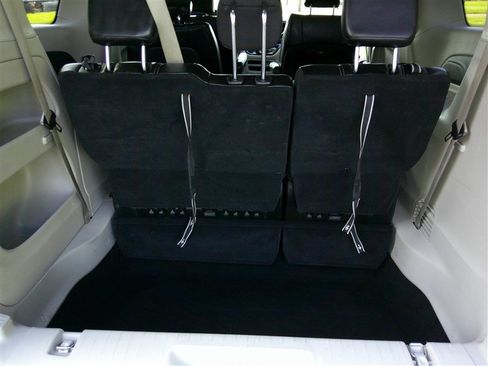 Used 2023 Chrysler Pacifica Touring-L FWD image 24