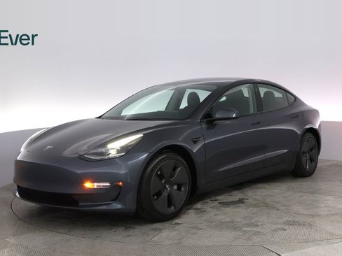 Used 2023 Tesla Model 3 Standard Range image 2