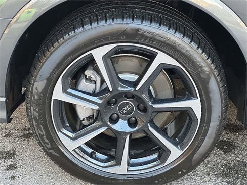 Certified 2025 Audi Q3 2.0T Premium Plus w/ Premium Plus Package image 10