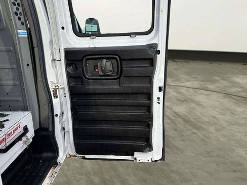 Used 2016 Chevrolet Express 2500 RWD image 21