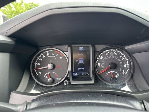 Certified 2023 Toyota Tacoma SR AWD/4WD image 21