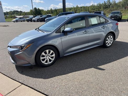 Used 2025 Toyota Corolla LE FWD image 3