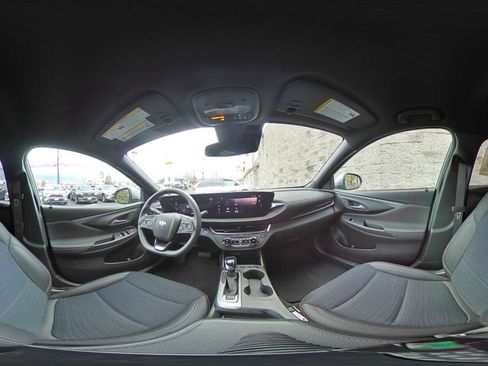 Used 2025 Buick Envista Preferred image 42