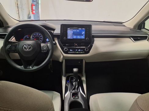 Used 2022 Toyota Corolla Cross L FWD image 11