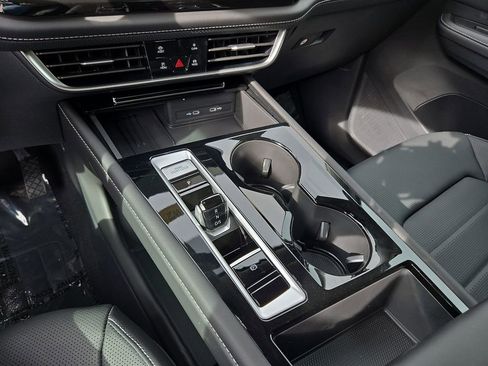 Used 2025 Volkswagen Atlas SEL image 25