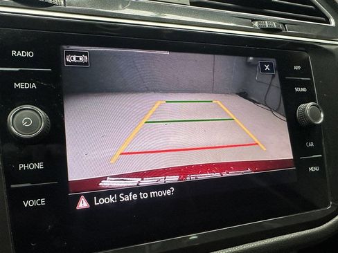 Used 2024 Volkswagen Tiguan SE AWD/4WD image 22