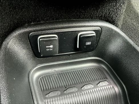 Used 2020 Chrysler Pacifica Touring w/ S Appearance Package FWD image 33