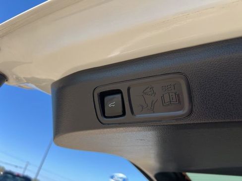 Used 2023 Ford Expedition Max Limited image 27