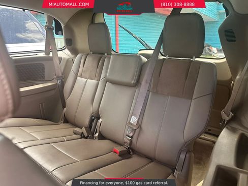 Used 2012 Chrysler Town & Country Limited w/ Luxury Group FWD image 20