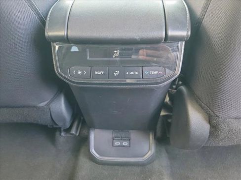 Used 2024 Toyota Highlander LE FWD image 18