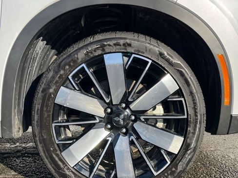 Used 2025 Mitsubishi Outlander SE image 8