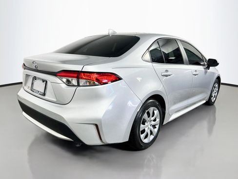 Used 2021 Toyota Corolla LE FWD image 4