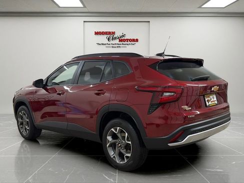 Used 2025 Chevrolet Trax LT w/ LT Convenience Package FWD image 5
