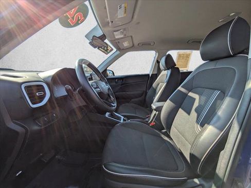 Used 2024 Hyundai Venue Limited image 17