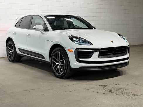 Certified 2026 Porsche Macan AWD/4WD image 6