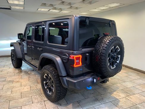 Used 2024 Jeep Wrangler Unlimited Rubicon 4xe w/ Convenience Group AWD/4WD image 4