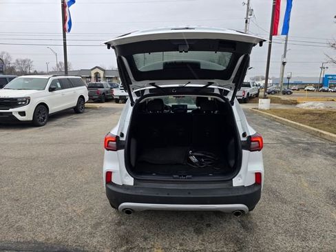 Used 2023 Ford Escape SE image 13