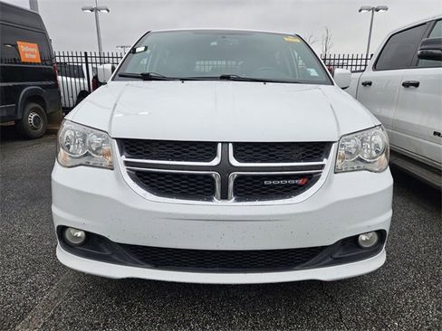 Used 2018 Dodge Grand Caravan SXT image 2