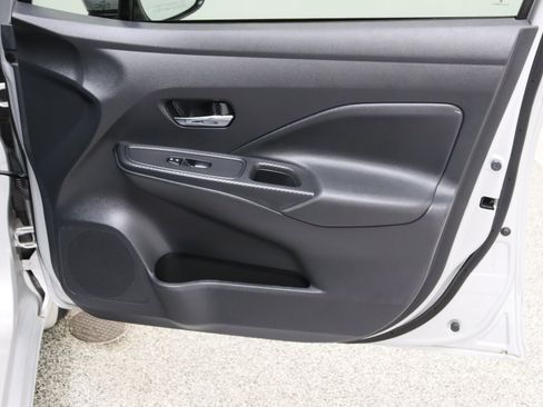 Used 2025 Nissan Versa SV w/ Trunk Package image 33