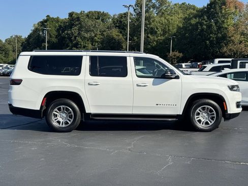 Used 2024 Jeep Wagoneer L Base image 4