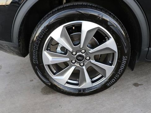 Used 2025 Ford Escape Platinum w/ Premium Technology Package image 7