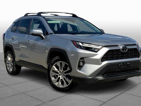 Used 2022 Toyota RAV4 XLE Premium FWD image 3
