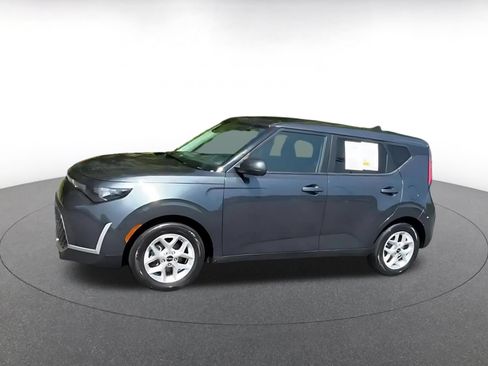 Used 2025 Kia Soul LX w/ LX Technology Package FWD image 7