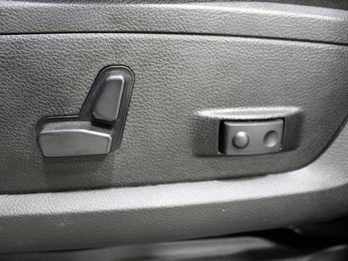 Used 2024 RAM 2500 Big Horn AWD/4WD image 4