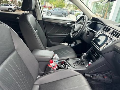 Used 2023 Volkswagen Tiguan SE w/ Panoramic Sunroof Package FWD image 13