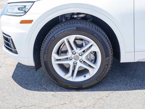 Used 2019 Audi Q5 Premium w/ Convenience Package image 9