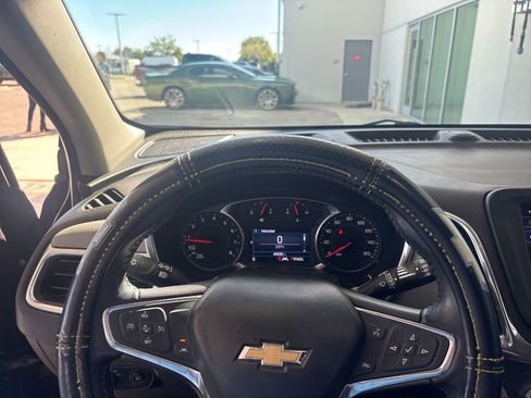 Used 2021 Chevrolet Equinox LT image 3