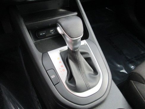 Used 2022 Kia Forte LXS w/ LXS Technology Package FWD image 15