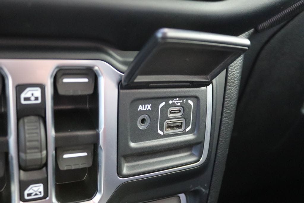 Used 2023 Jeep Gladiator Mojave w/ LED Lighting Group AWD/4WD image 12
