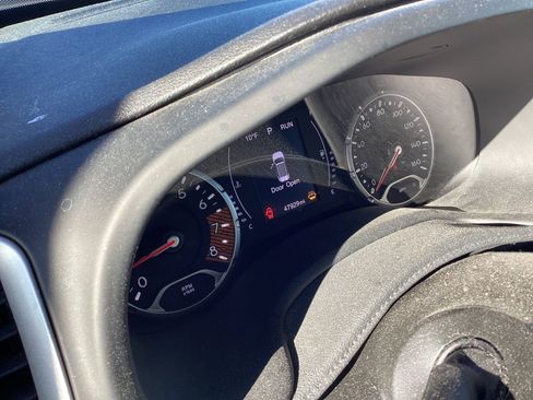 Used 2020 Jeep Renegade Latitude w/ Cold Weather Group image 3