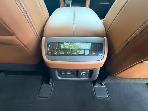 Used 2023 Nissan Pathfinder Platinum AWD/4WD image 10